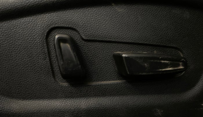 2018 Hyundai Creta SX (O) 1.6 PETROL, Petrol, Manual, 1,09,975 km, Driver Side Adjustment Panel