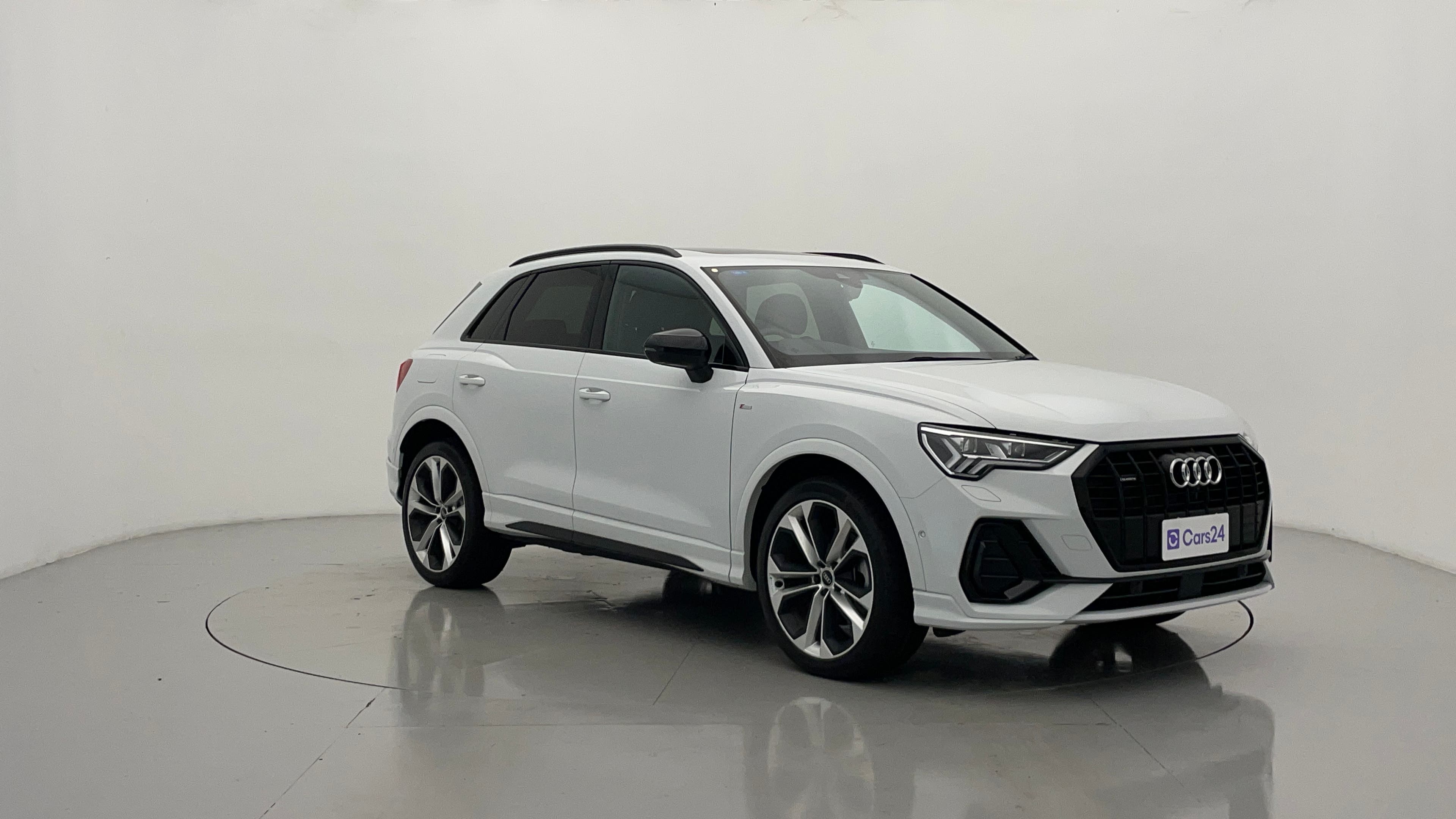 Audi Q3 image