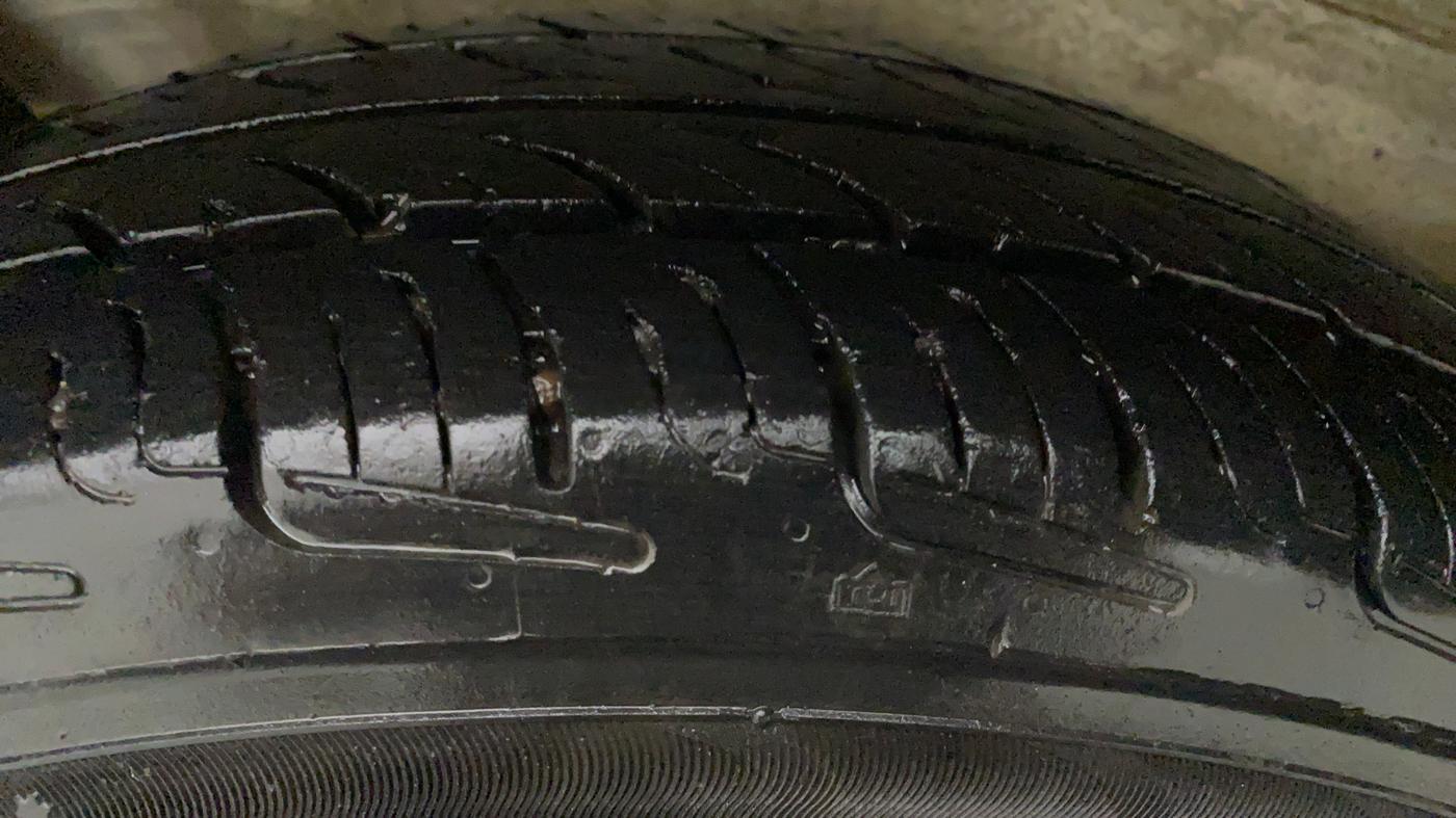 2015 Maruti Wagon R 1.0 LXI CNG, CNG, Manual, 84,850 km, Right Front Tyre Tread