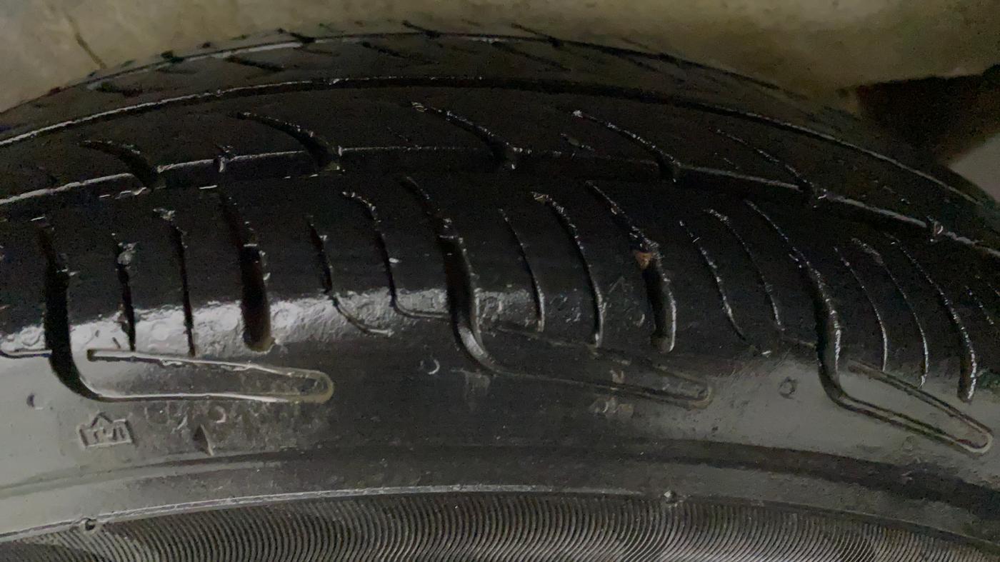 2015 Maruti Wagon R 1.0 LXI CNG, CNG, Manual, 84,850 km, Left Front Tyre Tread