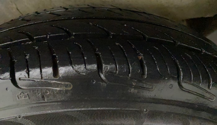 2015 Maruti Wagon R 1.0 LXI CNG, CNG, Manual, 84,850 km, Left Front Tyre Tread