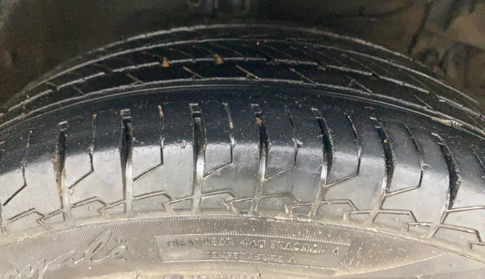 2012 Maruti Swift Dzire ZXI, Petrol, Manual, 1,02,358 km, Right Front Tyre Tread