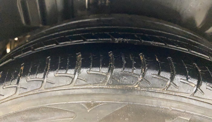 2012 Maruti Swift Dzire ZXI, Petrol, Manual, 1,02,358 km, Right Rear Tyre Tread