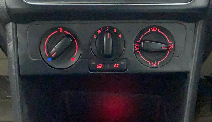 2012 Volkswagen Polo TRENDLINE 1.2L PETROL, Petrol, Manual, 43,121 km, AC Unit - Front vent has minor damage