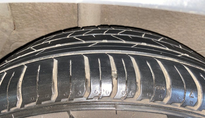 2021 KIA SONET GTX PLUS 1.5 AT, Diesel, Automatic, 39,245 km, Right Rear Tyre Tread