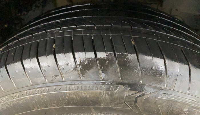 2022 Tata NEXON XE PETROL, CNG, Manual, 75,986 km, Right Front Tyre Tread