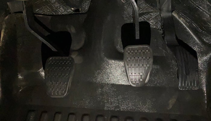 2022 Tata NEXON XE PETROL, CNG, Manual, 75,986 km, Pedals