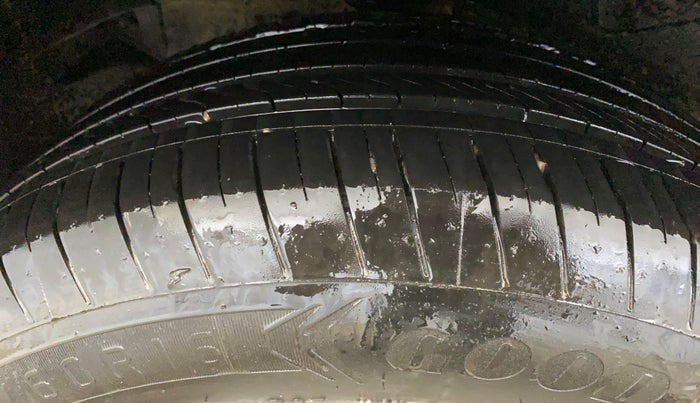 2022 Tata NEXON XE PETROL, CNG, Manual, 75,986 km, Right Rear Tyre Tread