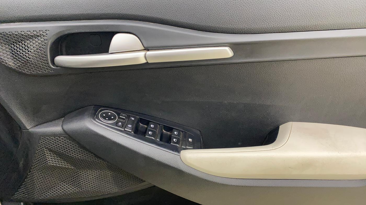 2023 KIA SELTOS HTK PLUS 1.5 DIESEL IMT, Diesel, Manual, 79,743 km, Driver Side Door Panels Control