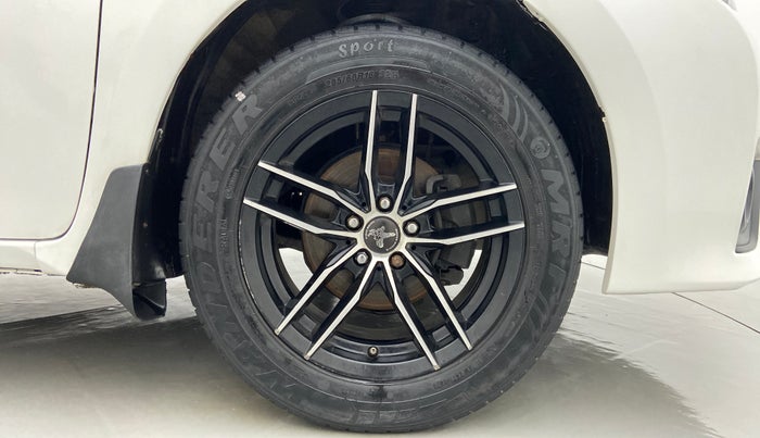 2014 Toyota Corolla Altis D 4D G, Diesel, Manual, 1,26,822 km, Right Front Wheel