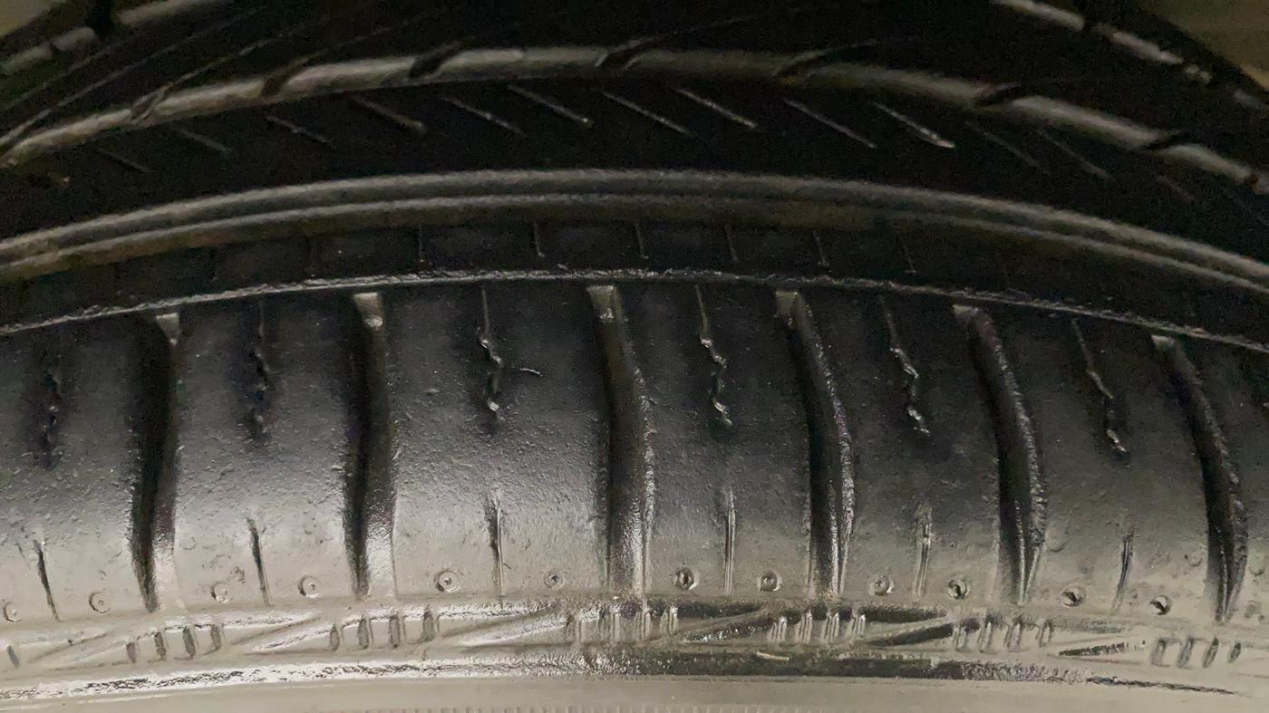 2016 Volkswagen Vento HIGHLINE PETROL AT, Petrol, Automatic, 52,937 km, Left Rear Tyre Tread