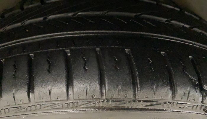 2016 Volkswagen Vento HIGHLINE PETROL AT, Petrol, Automatic, 52,937 km, Right Rear Tyre Tread