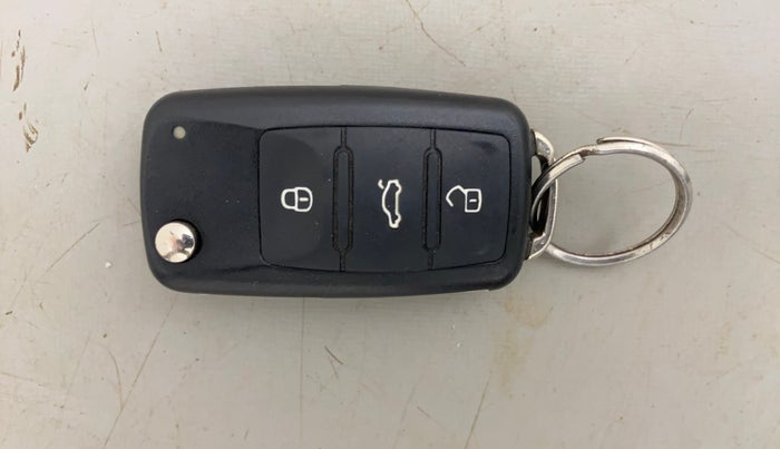 2016 Volkswagen Vento HIGHLINE PETROL AT, Petrol, Automatic, 52,937 km, Key Close Up