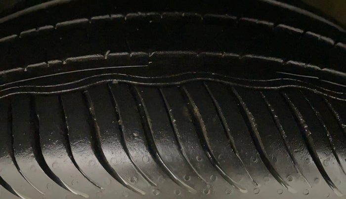 2016 Volkswagen Vento HIGHLINE PETROL AT, Petrol, Automatic, 52,937 km, Left Front Tyre Tread