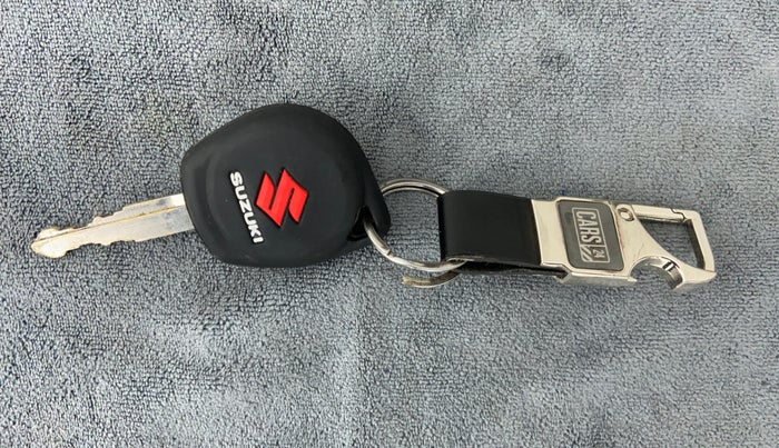 2014 Maruti Swift VXI D, Petrol, Manual, 61,811 km, Key Close Up