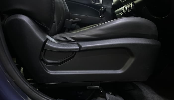 2020 Hyundai VENUE S 1.2, Petrol, Manual, 66,877 km, Driver Side Adjustment Panel