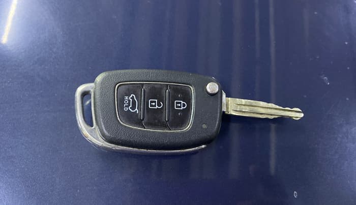 2020 Hyundai VENUE S 1.2, Petrol, Manual, 66,877 km, Key Close Up