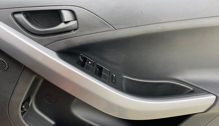 2021 Tata NEXON XM SUNROOF PETROL, Petrol, Manual, 19,644 km, Driver Side Door Panels Control