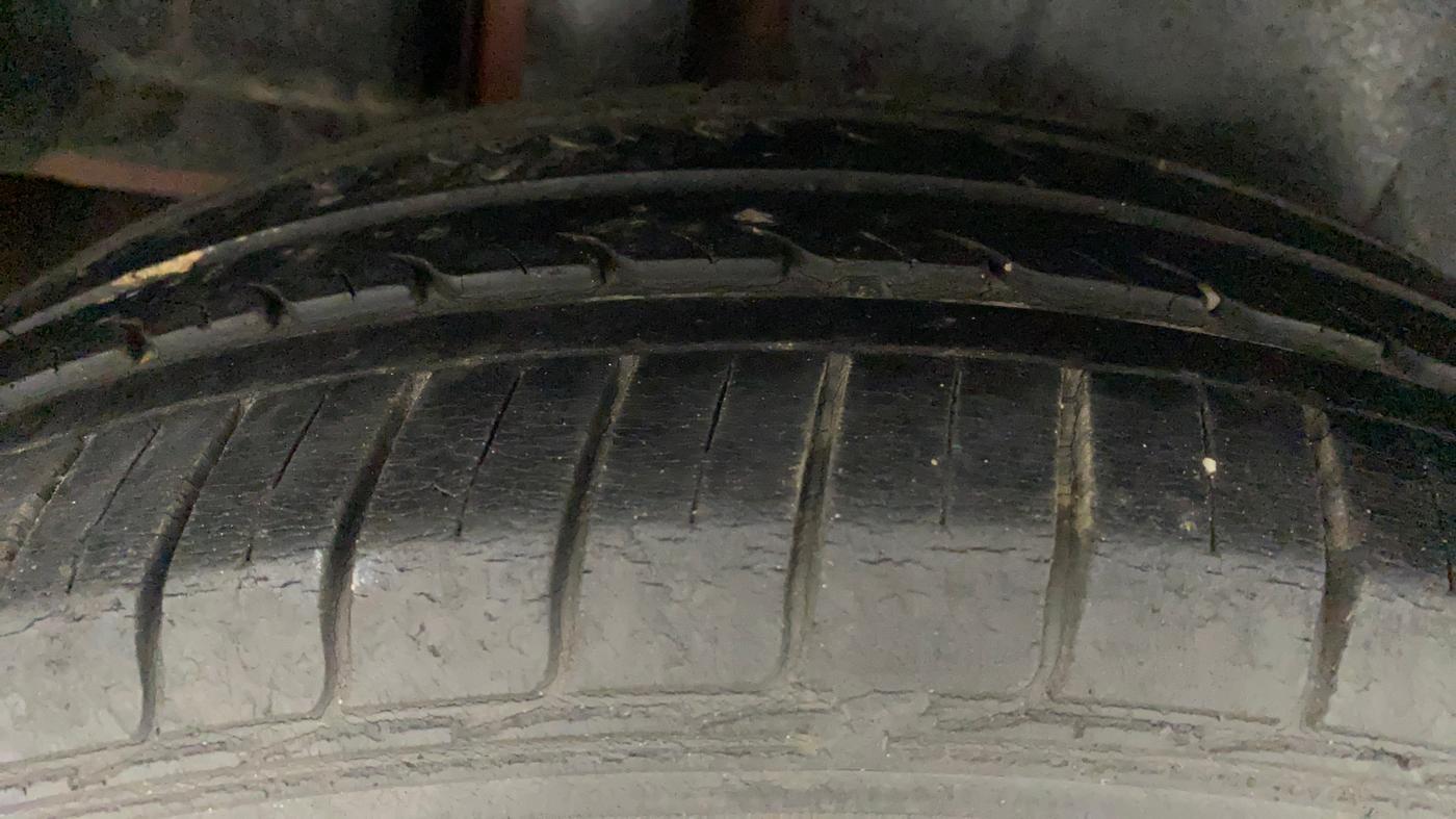 2014 Maruti Ciaz VXI, Petrol, Manual, 58,634 km, Right Rear Tyre Tread