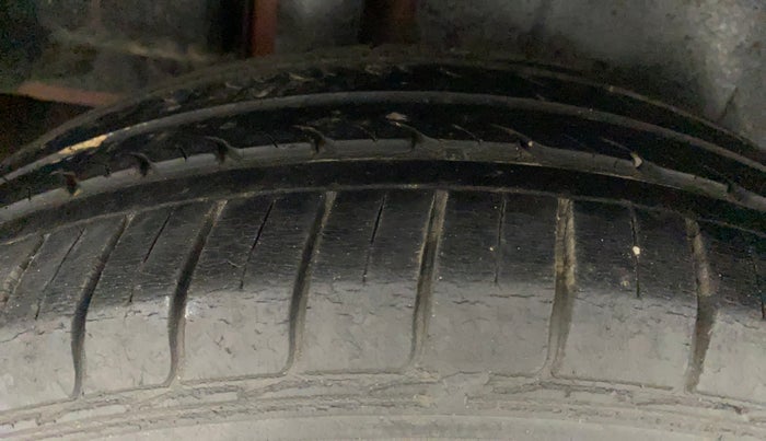 2014 Maruti Ciaz VXI, Petrol, Manual, 58,634 km, Right Rear Tyre Tread