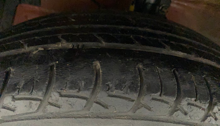 2014 Maruti Ciaz VXI, Petrol, Manual, 58,634 km, Left Front Tyre Tread