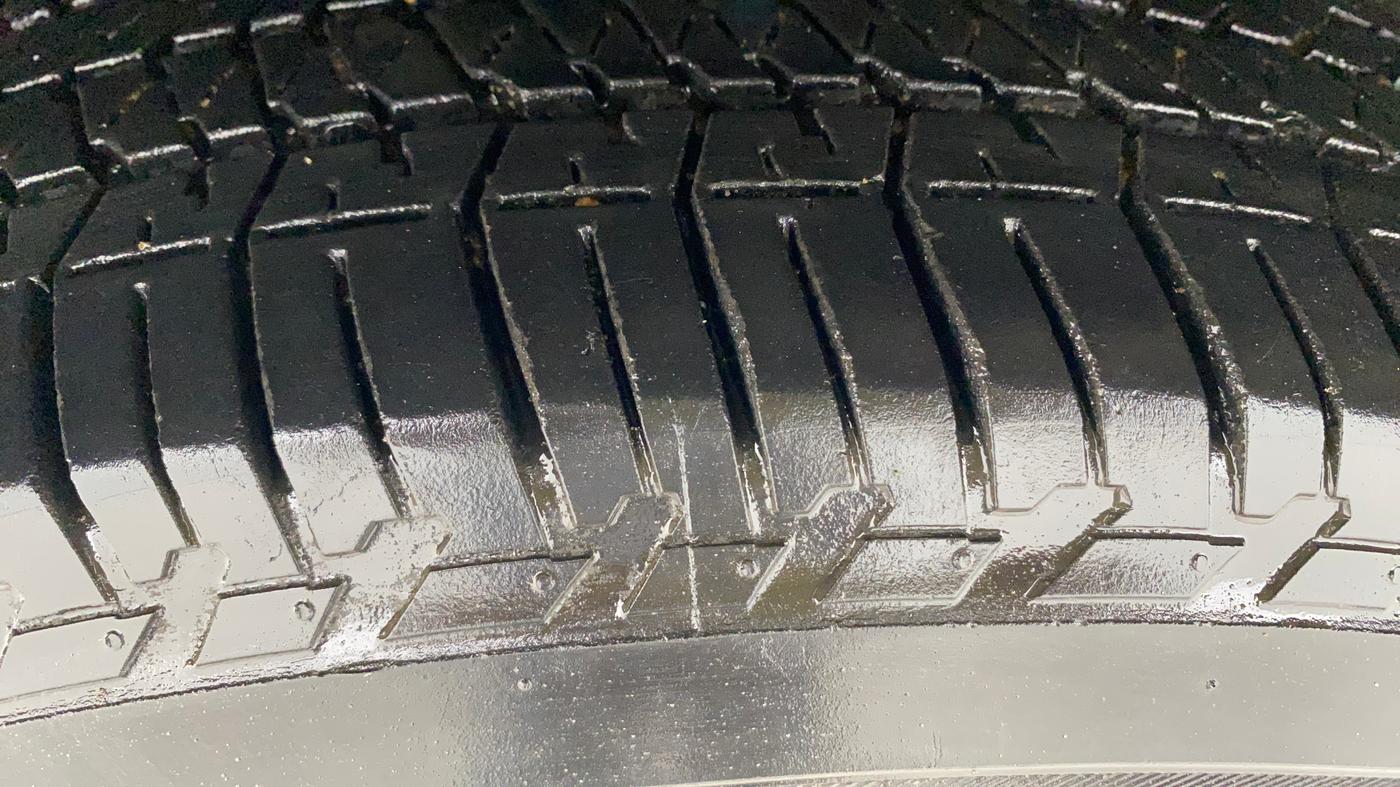 2019 Mahindra XUV500 W9, Diesel, Manual, 66,370 km, Left Front Tyre Tread