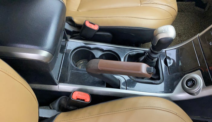 2019 Mahindra XUV500 W9, Diesel, Manual, 66,370 km, Gear Lever