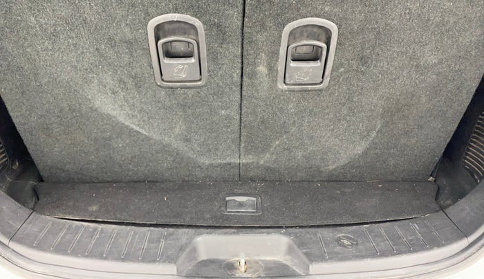 2019 Mahindra XUV500 W9, Diesel, Manual, 66,370 km, Boot Inside