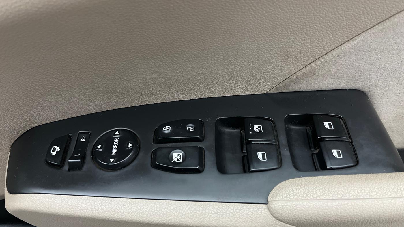 2019 Hyundai Verna 1.6 VTVT SX + AT, Petrol, Automatic, 48,952 km, Driver Side Door Panels Control