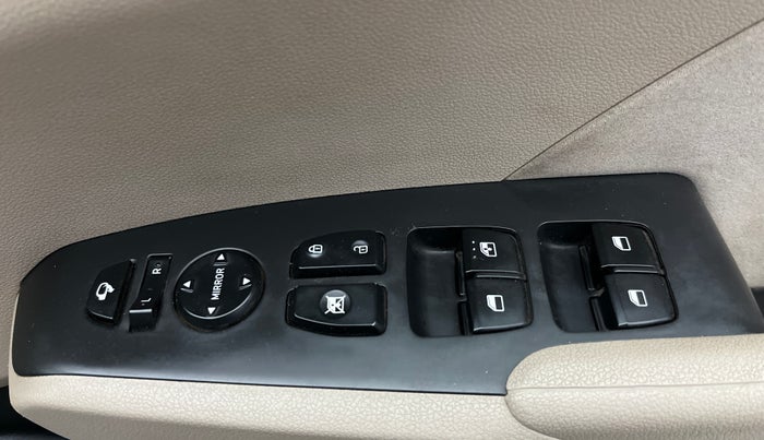 2019 Hyundai Verna 1.6 VTVT SX + AT, Petrol, Automatic, 48,992 km, Driver Side Door Panels Control