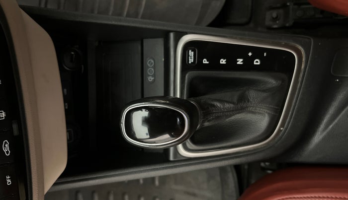 2019 Hyundai Verna 1.6 VTVT SX + AT, Petrol, Automatic, 48,992 km, Gear Lever