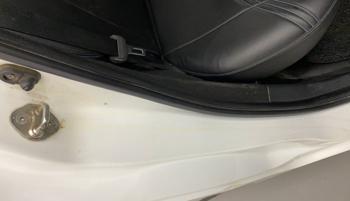 2018 Honda Jazz 1.2L I-VTEC VX, CNG, Manual, 1,04,560 km, Right C pillar - Paint is slightly faded