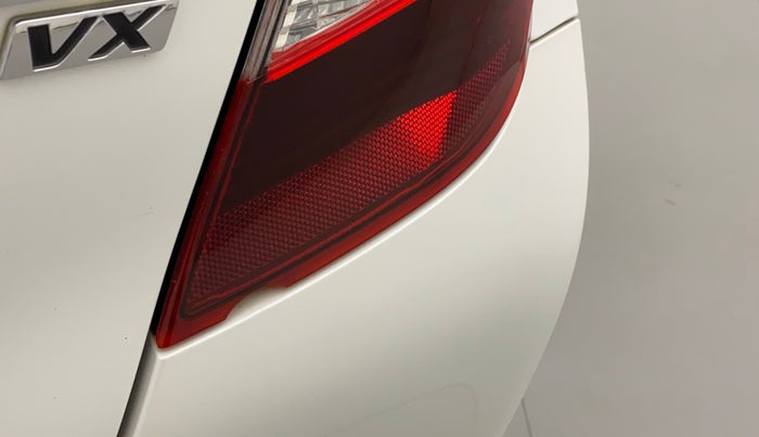 2018 Honda Jazz 1.2L I-VTEC VX, CNG, Manual, 1,04,560 km, Right tail light - Minor damage
