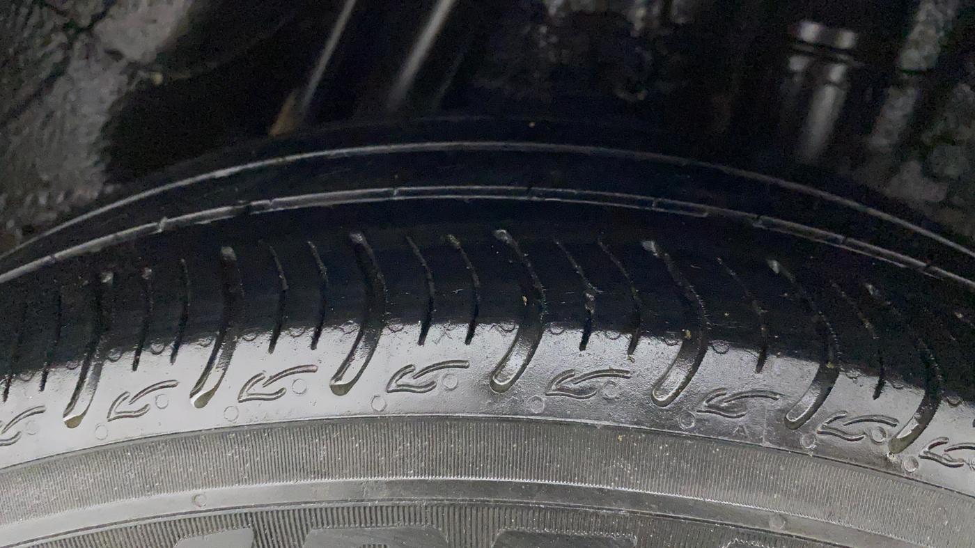 2018 Honda Jazz 1.2L I-VTEC VX, CNG, Manual, 1,04,560 km, Left Rear Tyre Tread