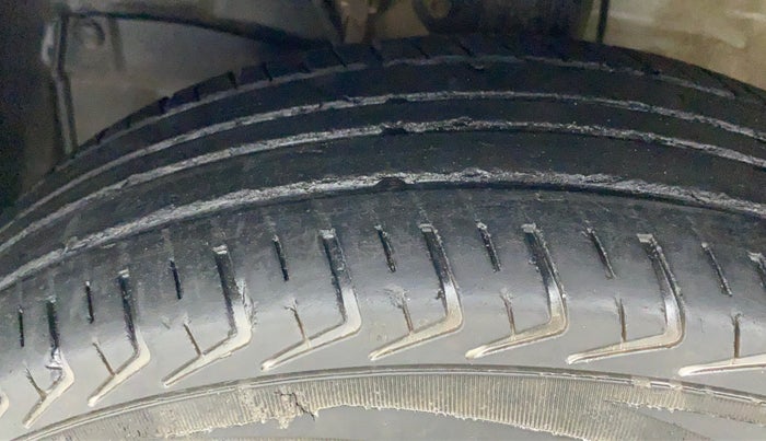2020 Maruti New Wagon-R LXI CNG 1.0, CNG, Manual, 41,887 km, Left Front Tyre Tread
