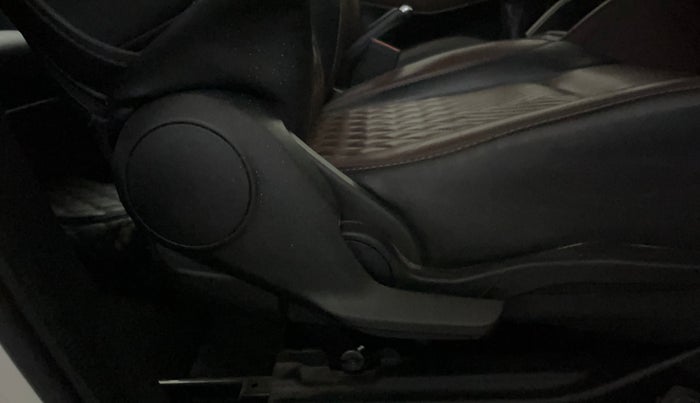 2024 Maruti Grand Vitara SIGMA SMART HYBRID, Petrol, Manual, 29,606 km, Driver Side Adjustment Panel