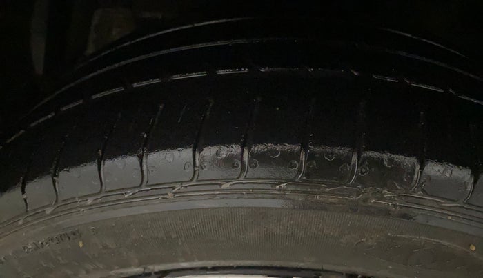 2016 Maruti Ciaz VXI+, Petrol, Manual, 70,040 km, Left Front Tyre Tread