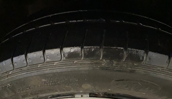 2016 Maruti Ciaz VXI+, Petrol, Manual, 70,040 km, Right Front Tyre Tread