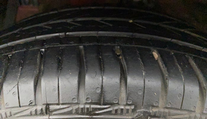 2013 Maruti Ertiga VXI, Petrol, Manual, 33,752 km, Right Front Tyre Tread