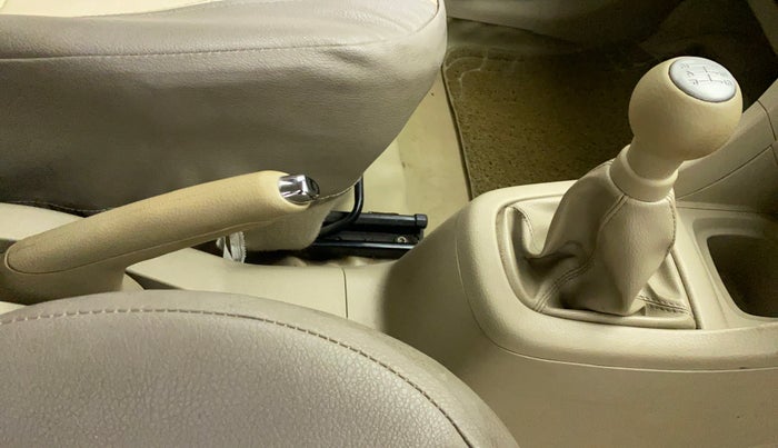 2013 Maruti Ertiga VXI, Petrol, Manual, 33,752 km, Gear Lever