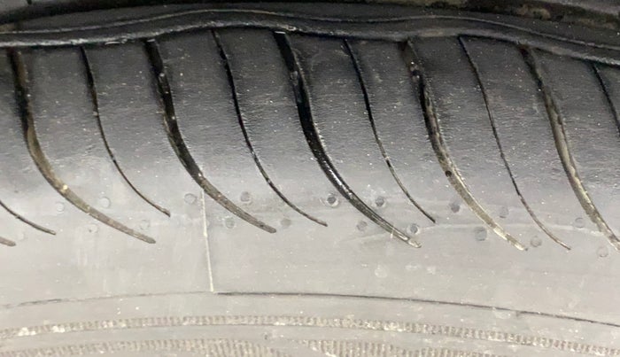 2021 Nissan MAGNITE XV PREMIUM TURBO CVT DUAL TONE, Petrol, Automatic, 40,926 km, Left Front Tyre Tread