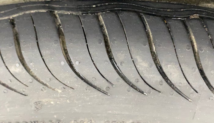 2021 Nissan MAGNITE XV PREMIUM TURBO CVT DUAL TONE, Petrol, Automatic, 40,926 km, Left Rear Tyre Tread