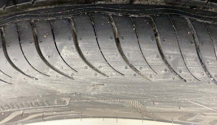 2021 Nissan MAGNITE XV PREMIUM TURBO CVT DUAL TONE, Petrol, Automatic, 40,926 km, Right Rear Tyre Tread