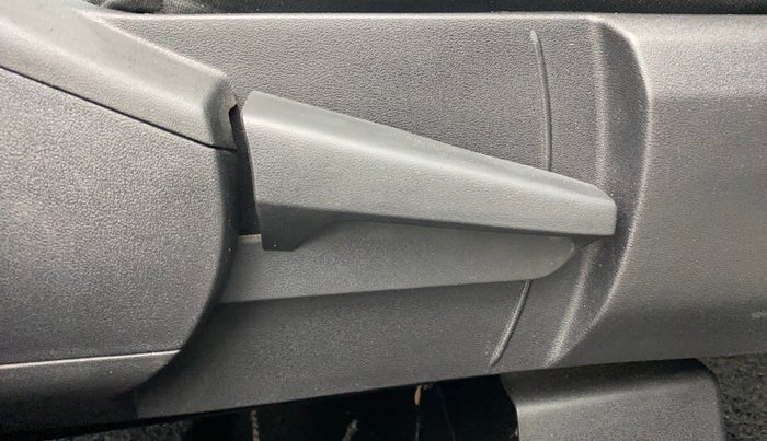 2021 Nissan MAGNITE XV PREMIUM TURBO CVT DUAL TONE, Petrol, Automatic, 40,926 km, Driver Side Adjustment Panel