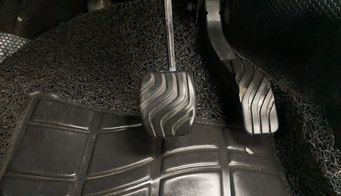 2021 Nissan MAGNITE XV PREMIUM TURBO CVT DUAL TONE, Petrol, Automatic, 40,926 km, Pedals