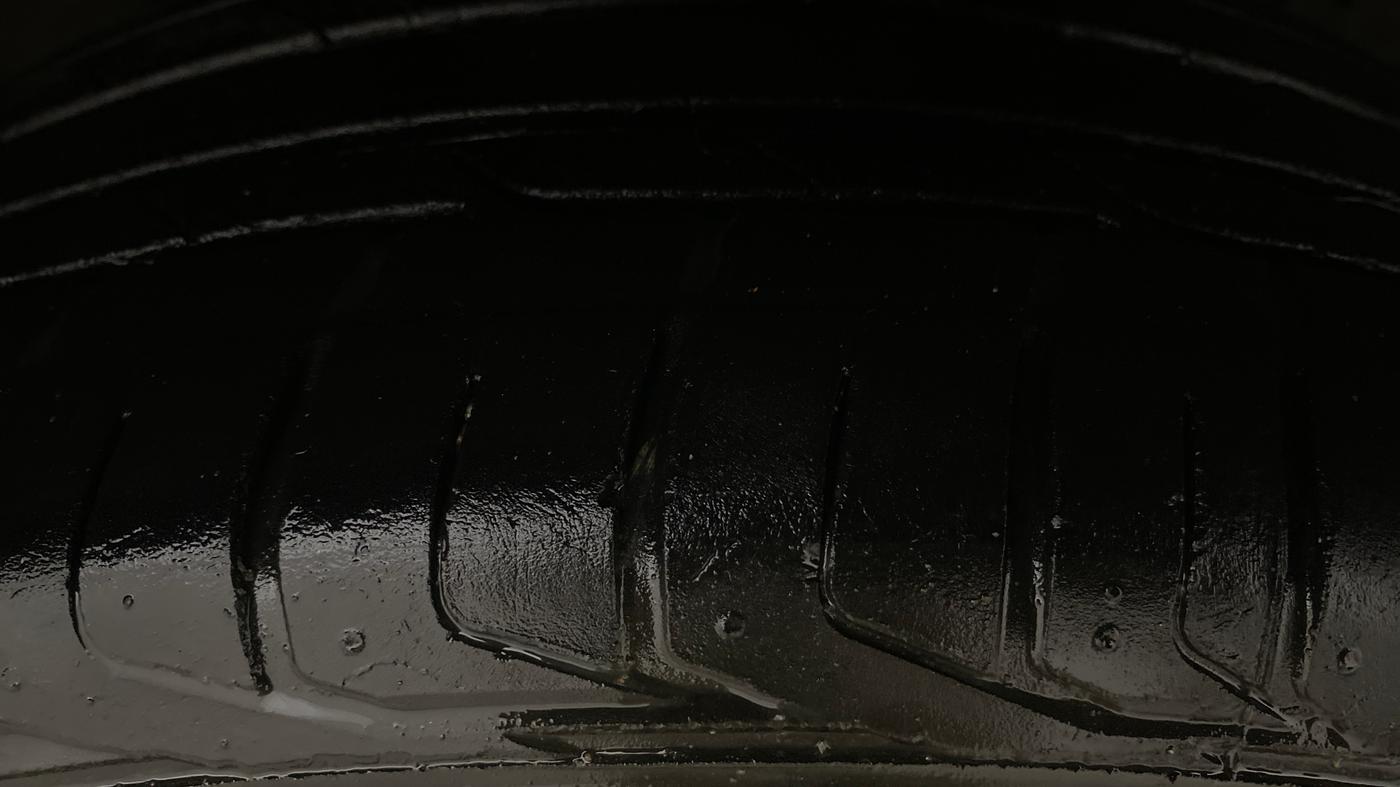2022 Tata NEXON XZA PLUS (O) PETROL DUAL TONE, Petrol, Automatic, 41,201 km, Right Front Tyre Tread