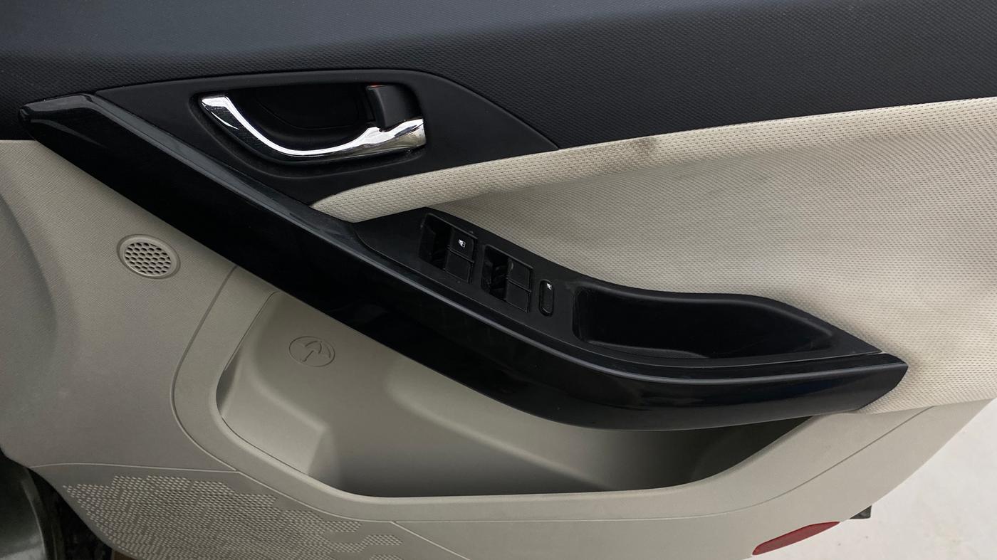 2022 Tata NEXON XZA PLUS (O) PETROL DUAL TONE, Petrol, Automatic, 41,201 km, Driver Side Door Panels Control