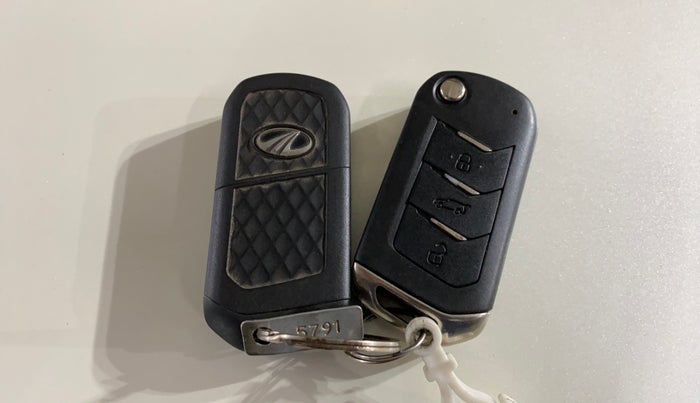 2020 Mahindra MARAZZO M 6 + 8 STR, Diesel, Manual, 87,670 km, Key Close Up