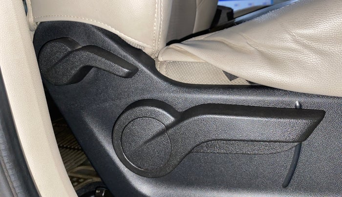 2020 Mahindra MARAZZO M 6 + 8 STR, Diesel, Manual, 87,670 km, Driver Side Adjustment Panel