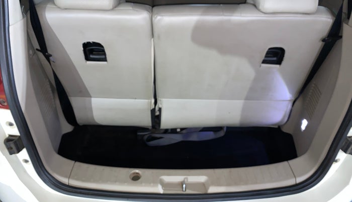 2020 Mahindra MARAZZO M 6 + 8 STR, Diesel, Manual, 87,670 km, Boot Inside